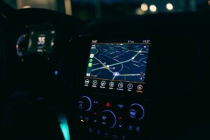 Aprenda a conectar seu celular ao carro usando o Bluetooth. Siga este guia simples para emparelhar os dispositivos com facilidade e segurança.