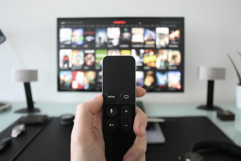 Melhore o som da sua TV com dicas práticas e otimize a qualidade do áudio para uma experiência mais nítida e envolvente