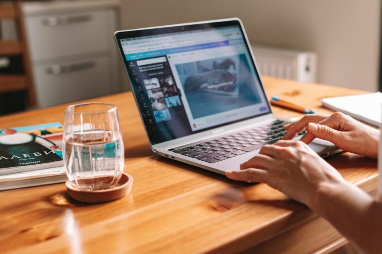 Descubra as principais tecnologias para trabalho remoto e colaboração que estão transformando a produtividade e a conectividade.